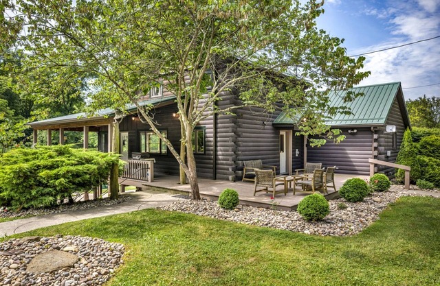 Exquisite Cabin with Amazing Interior and Exterior in Sarahsville, Ohio