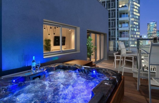 Extravagant 3BR & Jacuzzi by HolyGuest