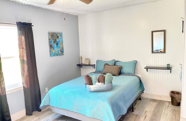 Extremely remote glamping getaway, studio-style home on private country ranch!