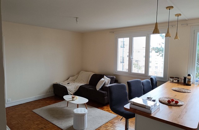 F2 Centre Ville Courbevoie A 10 min à Pied de la Défense