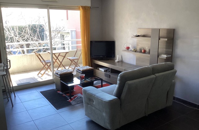 F2 Fréjus exclusive historic center 5mn sea, shops and transport