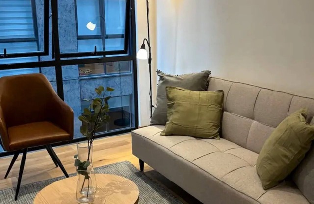 F205 - 1BDR/1BTH - One Bedroom Apartment, Sleeps 3