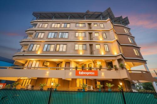 FabExpress Sunset Residency - Nr Apollo Hospitals