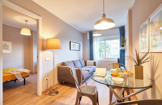 FABRA 3-1 - Three Bedroom Apartment, Sleeps 4