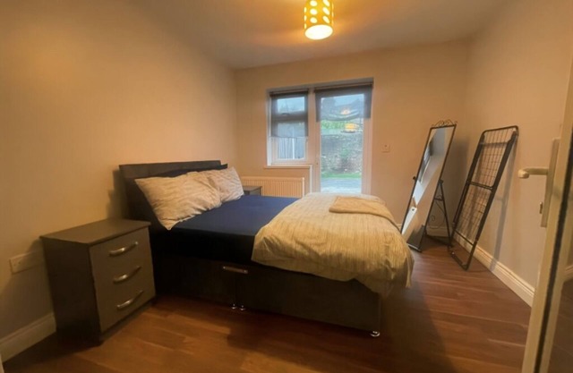 Fabulous 2-bedroom apartment with AC in charming London