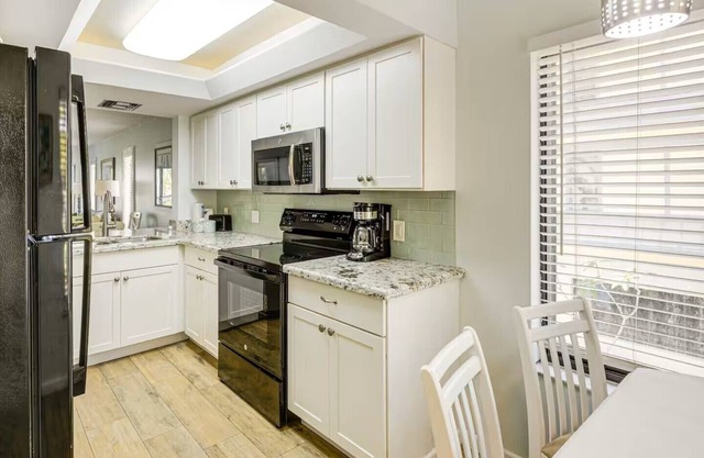 Fabulous 2-bedroom condo with AC in Marathon