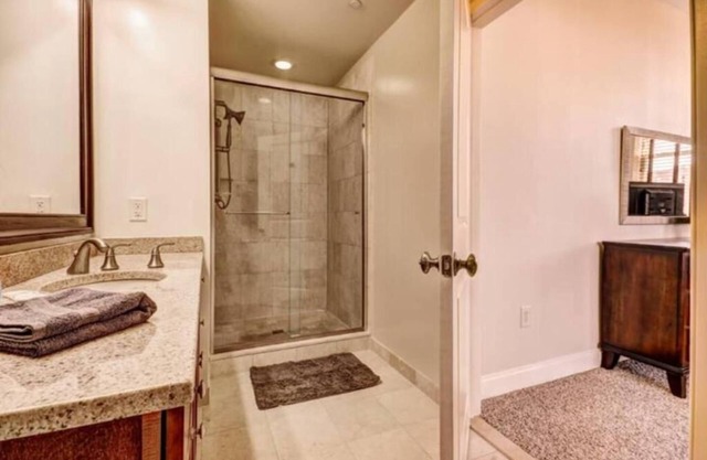 Fabulous 2-bedroom Penthouse apartment In Baltimore, great views WiFi, Gym.