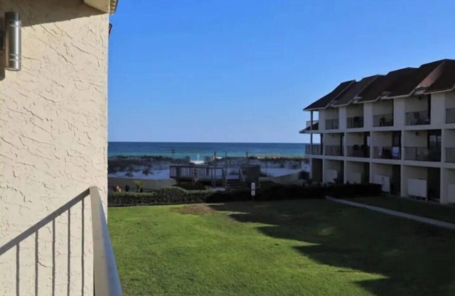 Fabulous beach-front townhome, w/pool, 2 balconies