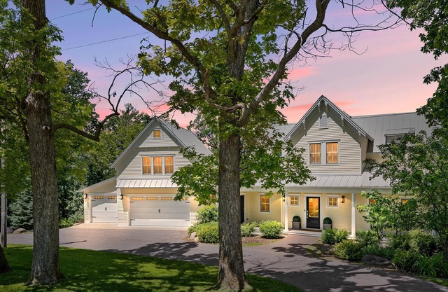 Fabulous Home with direct lake access