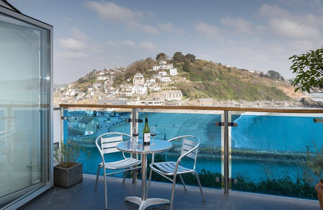 Fabulous modern apartment with sensational views.