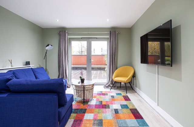 Fabulous Modern Luxury Apartment Sleeps 6- Parking