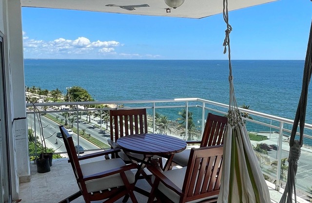 Fabulous ocean view in centrally located apartment