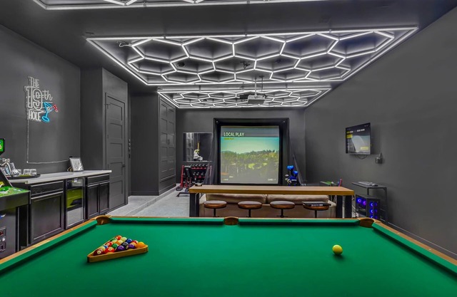 Fairway Escape-Golf Sim, Pool/Spa, Billiards, BBQ