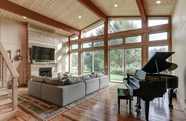 Fairway Harmony: Peaceful Home Near Hendersonville with Golf Course Views and Hot Tub!