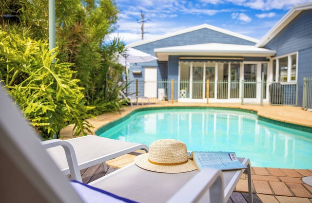 Fairways Beach House - Stylish Beach House with Pool, Close walk to Cafes and Beach, Golf Course View