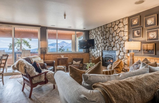 Fall Availability! Ski-in/Ski-out Townhome! Private Hot Tub! Incredible Views!