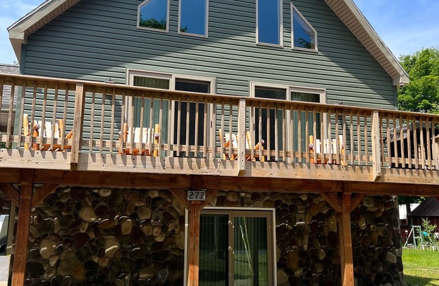 FALL DATES AVAILABLE. Walking Distance into Old Forge and Water Park. With A/C