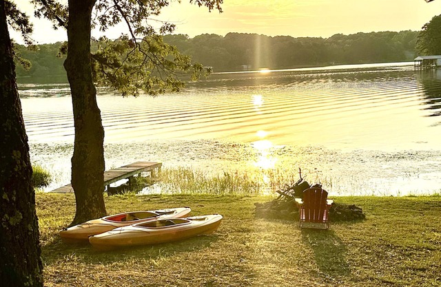 Fall Special! Lakefront | Firepit,Dock,Kayaks,Deck
