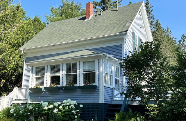 Fall Special rates! Somes Harbor ~ Charming home close to Acadia National Park
