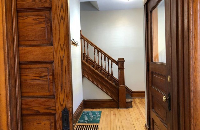 Families+1.5ba+Sleeps 10+Parking+1.5mi to Downtown