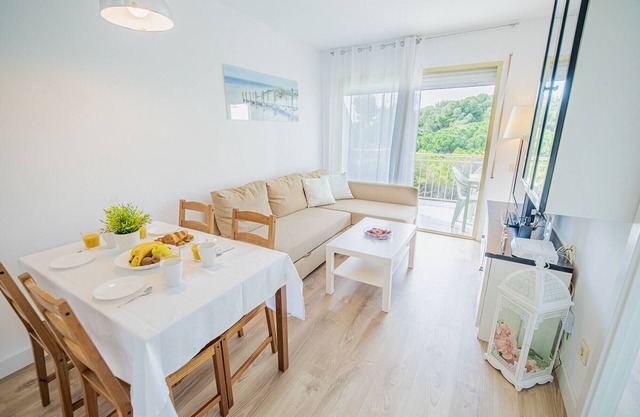 Family Apartment Leomar, wifi and swinmimg pool