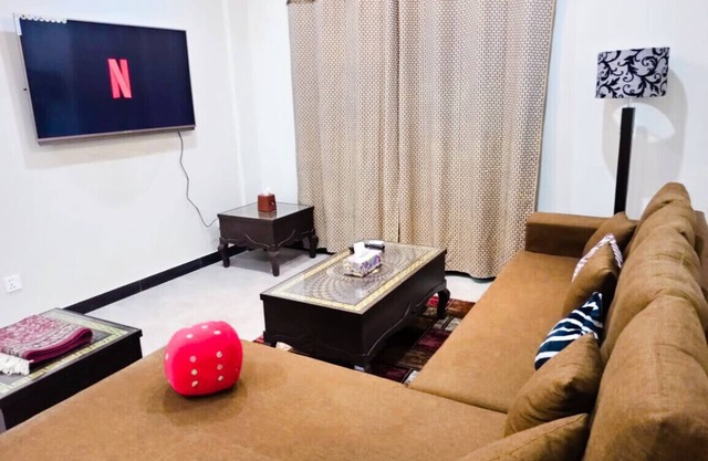 FAMILY Apt 2BHK Parking Netflix WiFi UhdTv Kitchen