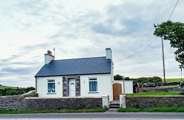 Family Cottage, Firepit/bbq/hot Tub,set in an Area of Outstanding Natural Beauty