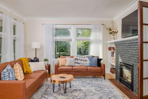 Family Downtown Mansion - Sleeps 13