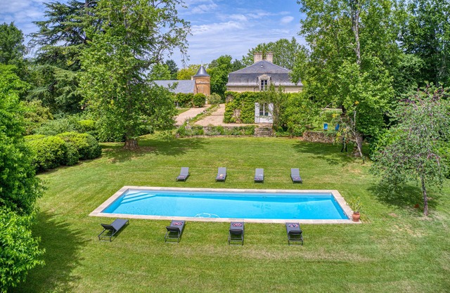 Family house, 14 guests, 7 bedrooms+bathrooms, pool, quiet, near Bergerac.