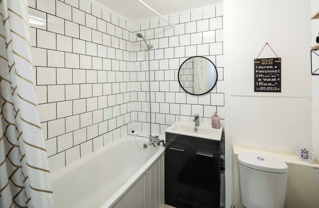 Family-Friendly 1-Bedroom Apartment in London