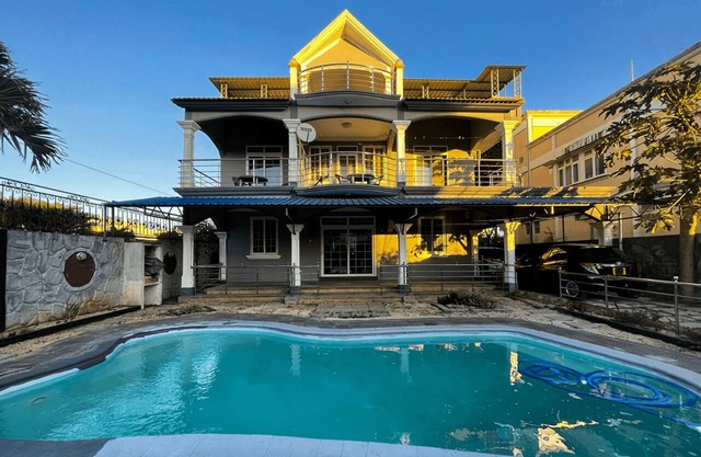 Family-friendly 2-bedroom apartment with pool - 5 minutes walk to the beach