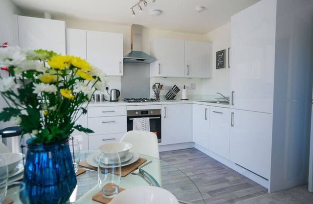 Family-Friendly 2BR/2BA with WiFi & Parking