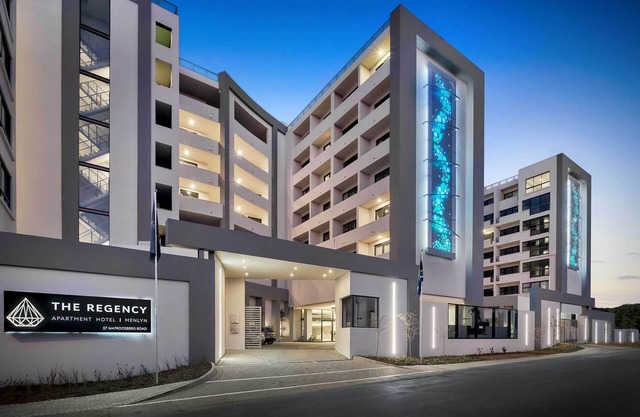 Family-Friendly#2BR APR: Poolside#Near Menlyn Mall