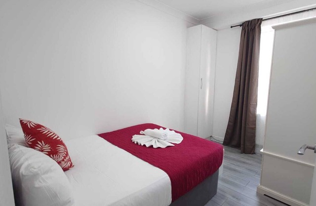 Family Friendly Apartment Next to Eurostar Star 1