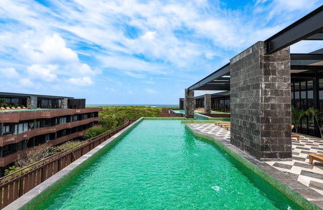 Family-friendly coastal condo with rooftop pool, fire pits & market