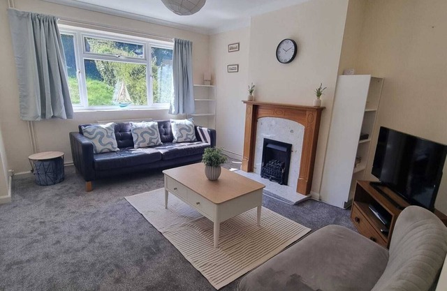 Family friendly house in Woodbridge, close to town with shops and restaurants.