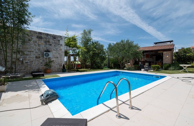 Family friendly house with a swimming pool Radovin, Zadar (K-21307)