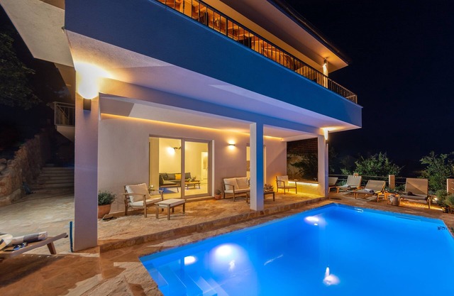 Family friendly house with a swimming pool Svirče, Hvar (K-23989)