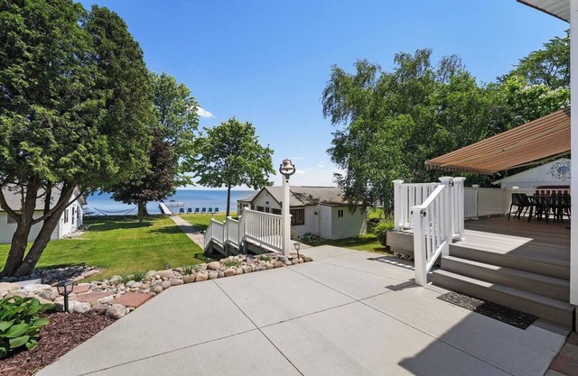 Family-Friendly Lakefront Retreat at "The Roost"