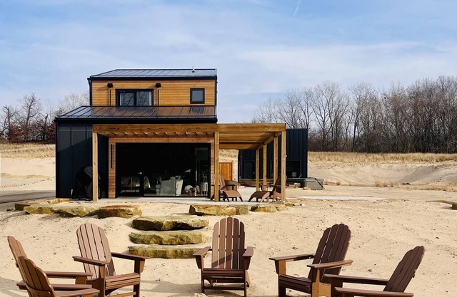 Family Friendly Lake Front New Build - 5bdrm + Hot Tub