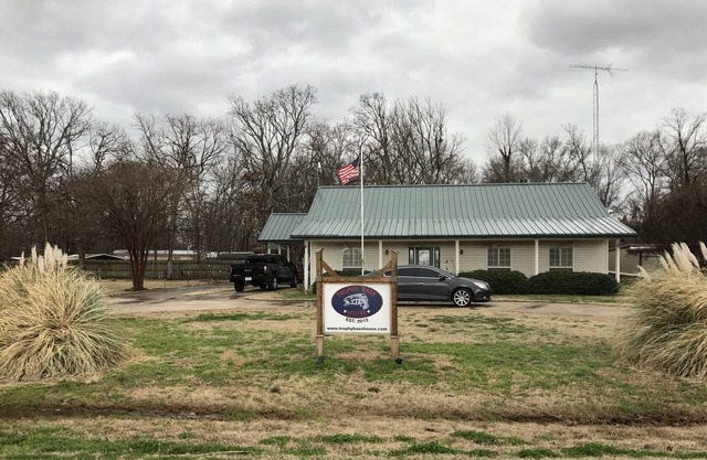 Family friendly lake house located at mid-west arm of Lake Fork