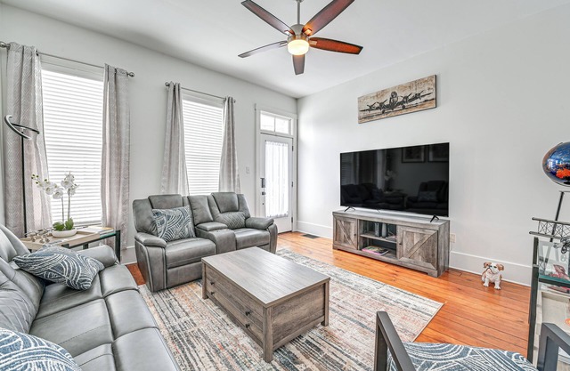 Family-Friendly Louisville Gem: Prime Location!