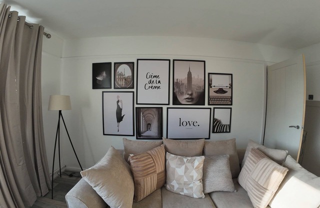 Family friendly luxury Wimbledon 2 bedroom apartment, off the broadway!