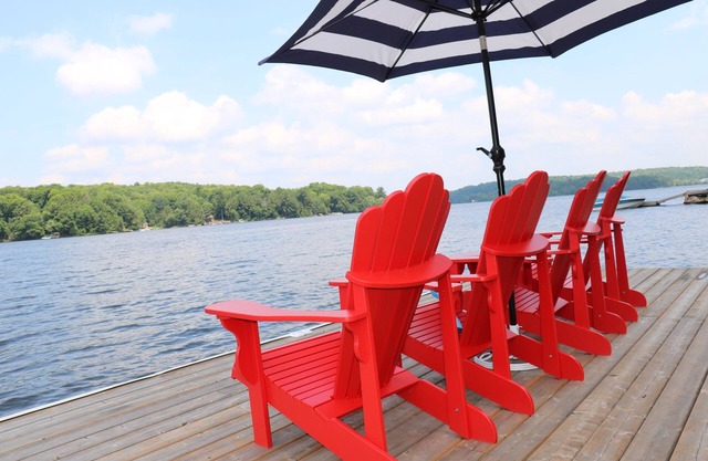 Family Friendly Private Beach with Water Toys + Hot Tub with Stunning Lake Views