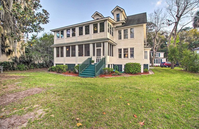 Family-Friendly Savannah Vacation Rental w/Decks!