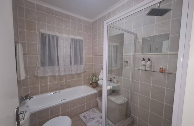 Family friendly three bedroom Townhouse, in the heart of Midrand.