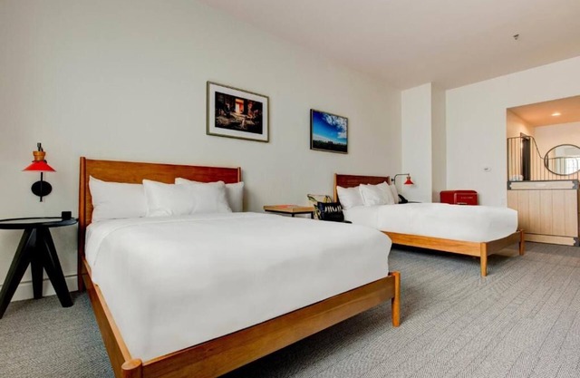 Family-Friendly Vacation! 4 Spacious Units, FREE Parking, Steps to Red Mile!