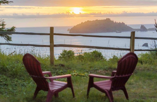 Family-friendly, waterfront home w/ocean views above Scenic Houda Point