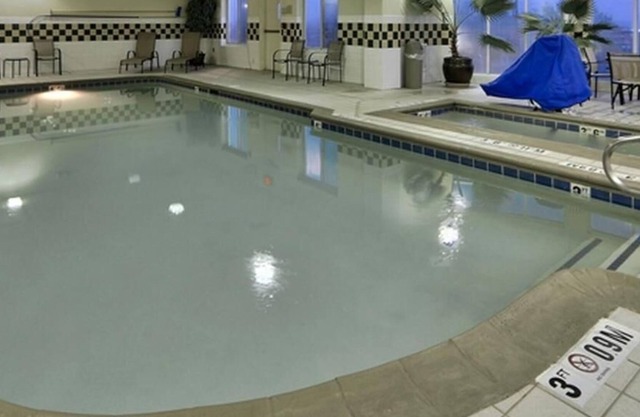 Family & Friends Getaway! 2 Homely Units with Free Parking! Indoor Pool Onsite!