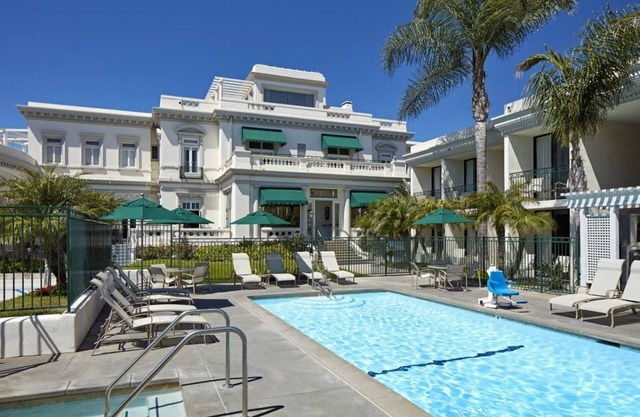 Family Fun at SeaWorld San Diego! Beach Access, Heated Pool, Private Parking!